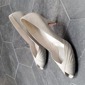 Vintage Evan Picone Gray Leather Kitten Heel Pump Heels 8.5N Narrow (about 7)